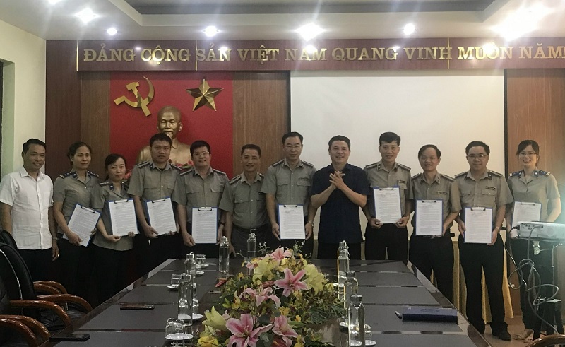 Cục Thi hành án dân sự tỉnh Hải Dương công bố, trao quyết định bổ nhiệm Chấp hành viên trung cấp, Thẩm tra viên chính