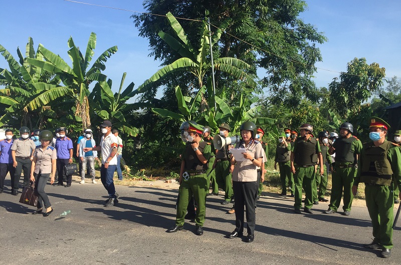 Cục Thi hành án dân sự tỉnh Quảng Ngãi cưỡng chế chuyển giao quyền sử dụng đất