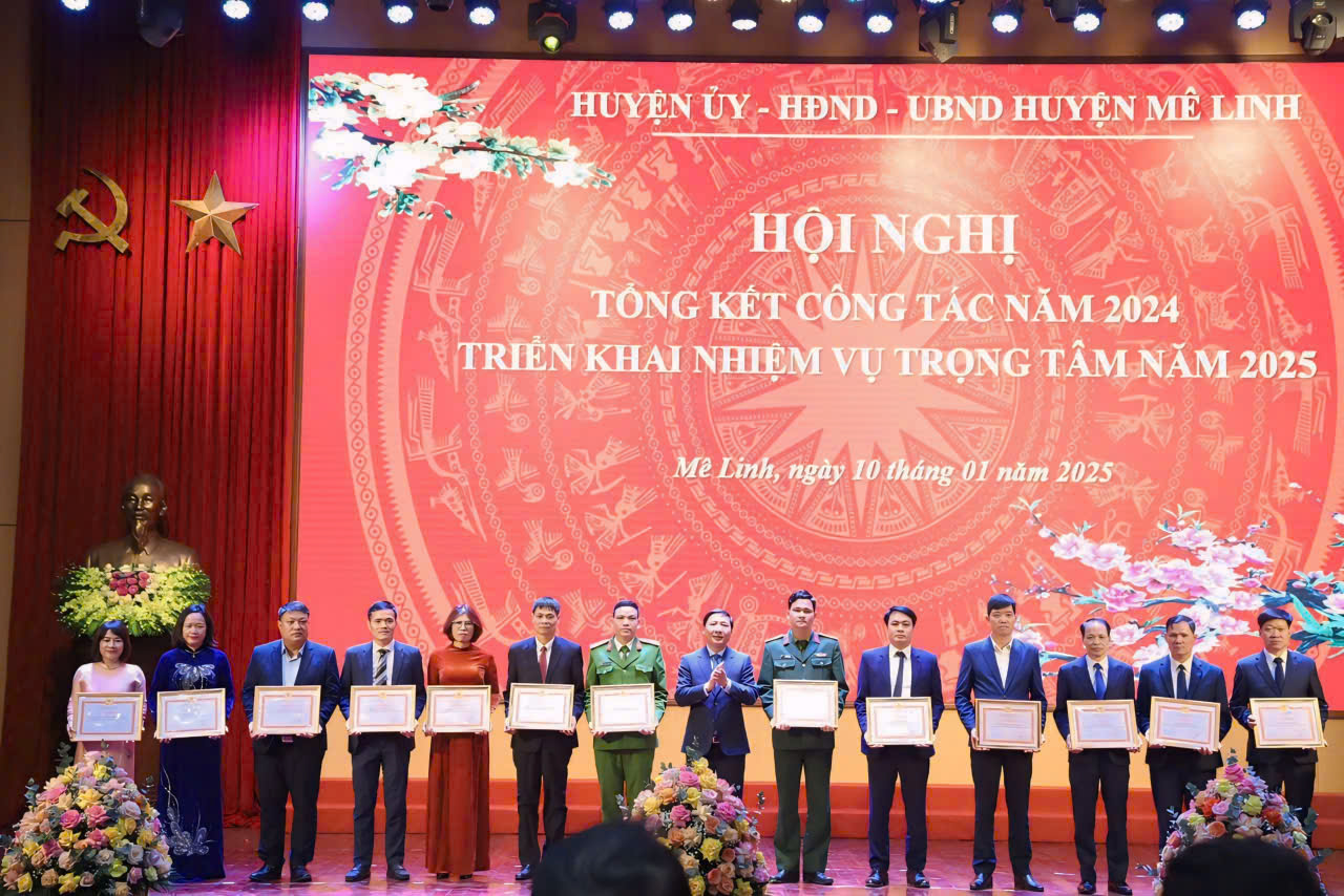 Chi bộ Chi cục Thi hành án dân sự huyện Mê Linh “Hoàn thành xuất sắc nhiệm vụ” năm 2024