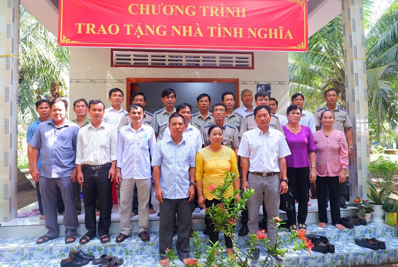 Cục Thi hành án dân sự tỉnh Bến Tre tặng nhà tình nghĩa cho gia đình chính sách nhân Ngày Thương binh liệt sĩ 27/7