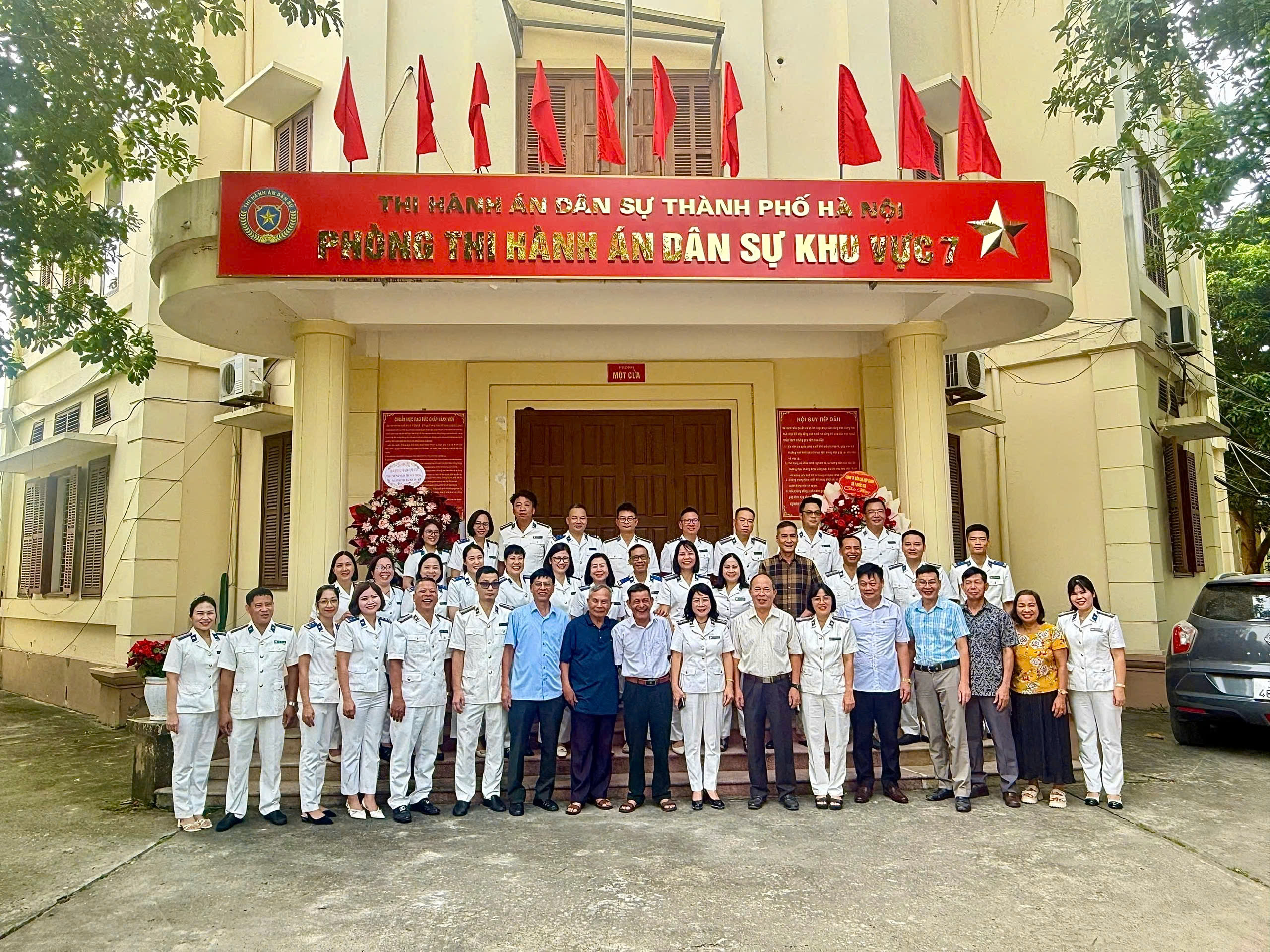 Phòng THADS Khu vực 7 - Hà Nội vượt khó, đoàn kết, đảm bảo công tác thi hành án dân sự tại khu vực đi vào hoạt động thông suốt, hiệu quả, đáp ứng yêu cầu nhiệm vụ trong giai đoạn mới.