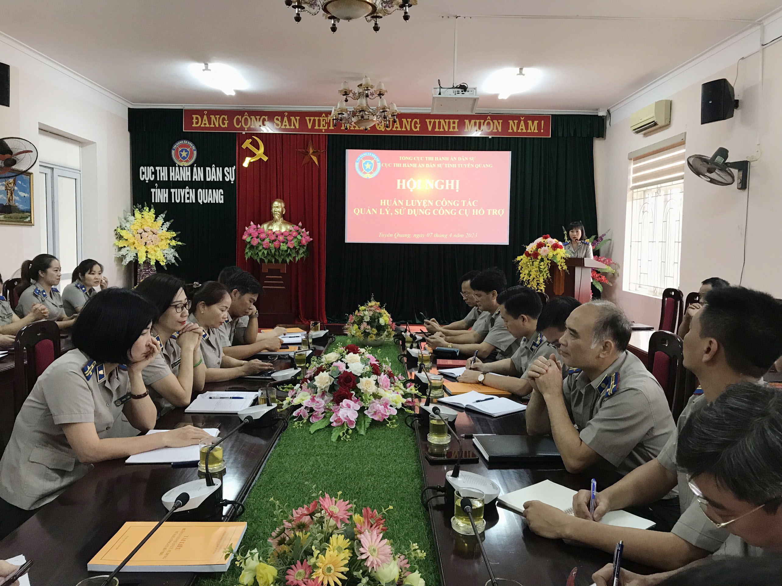 Tập huấn, huấn luyện công tác phòng cháy, chữa cháy; sử dụng và quản lý công cụ hỗ trợ tại các cơ quan Thi hành án dân sự tỉnh Tuyên Quang