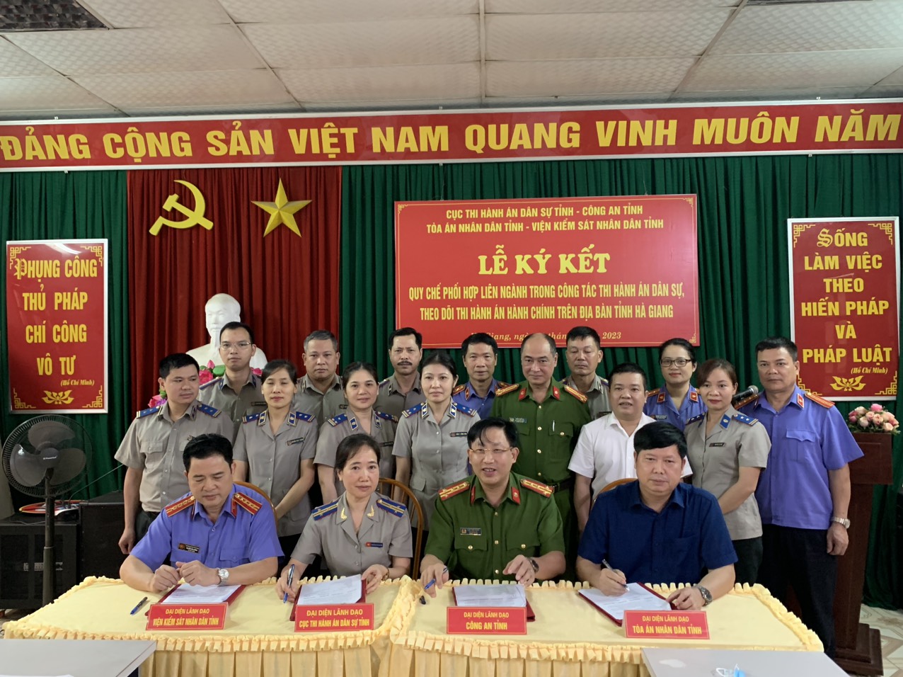 Cục Thi hành án dân sự (THADS) tỉnh  Hà Giang phối hợp với Công an tỉnh, Viện Kiểm sát nhân dân tỉnh, Tòa án nhân dân tỉnh ký kết Quy chế phối hợp liên ngành trong công tác THADS, theo dõi thi hành án hành chính trên địa bàn tỉnh Hà Giang.