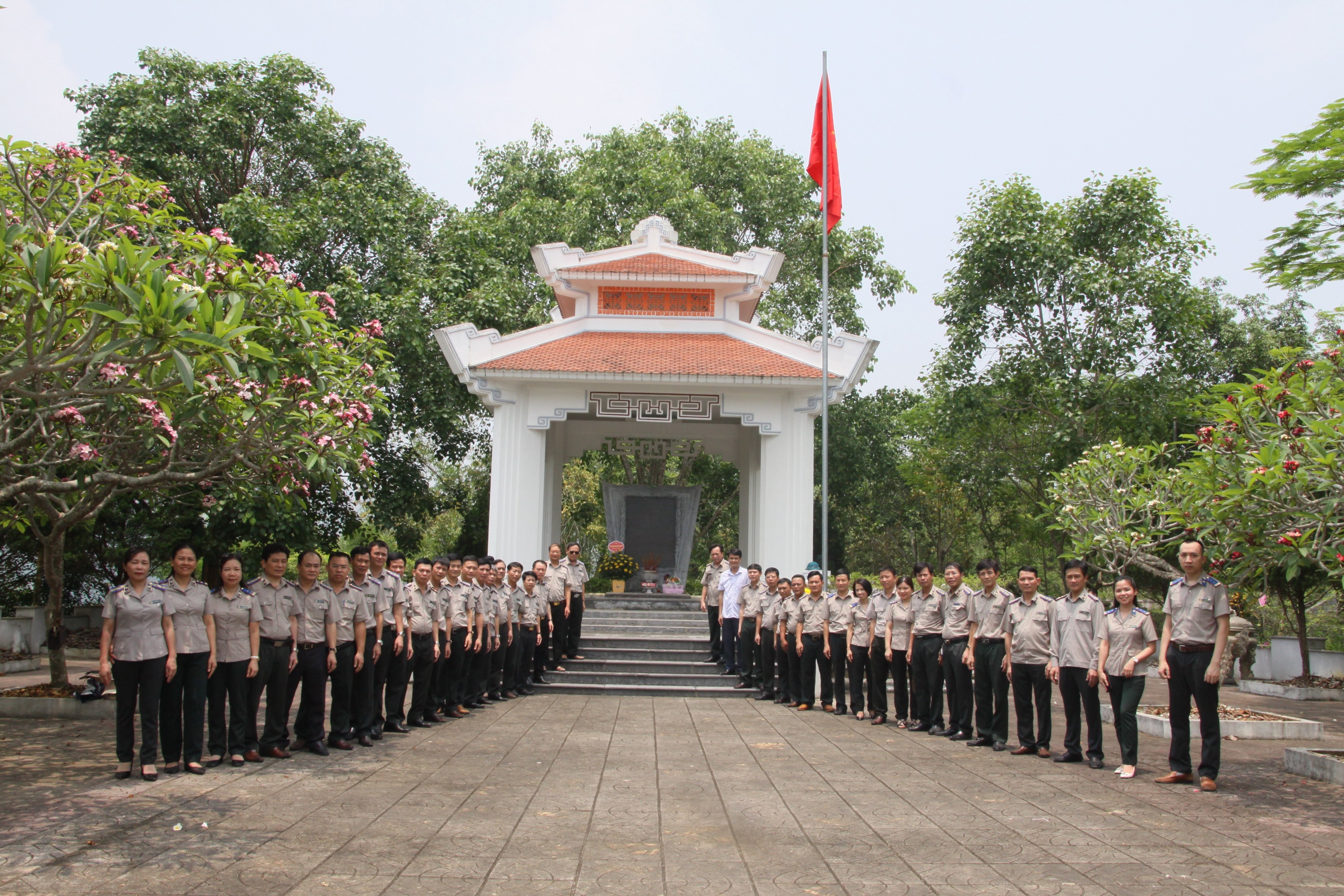 Cục Thi hành án dân sự tỉnh Thanh Hóa tổ chức hoạt động “Về nguồn”