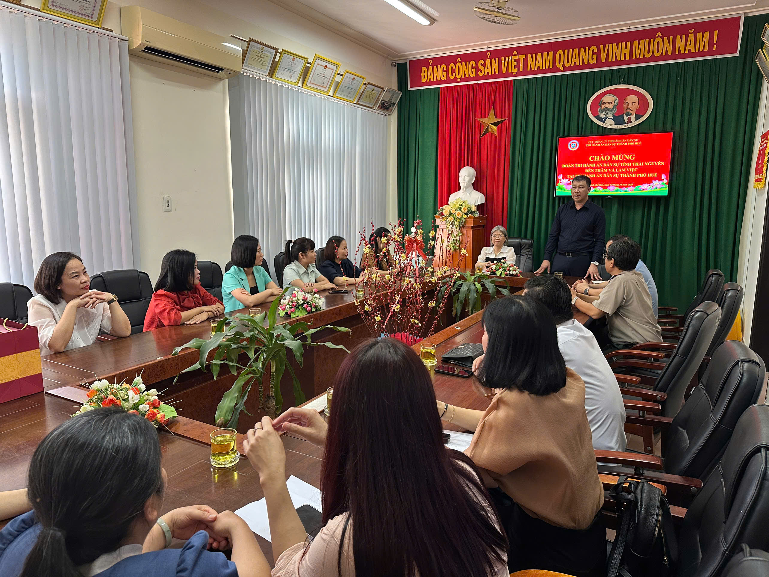 Thi hành án dân sự tỉnh Thái Nguyên thăm và làm việc tại Thi hành án dân sự thành phố Huế