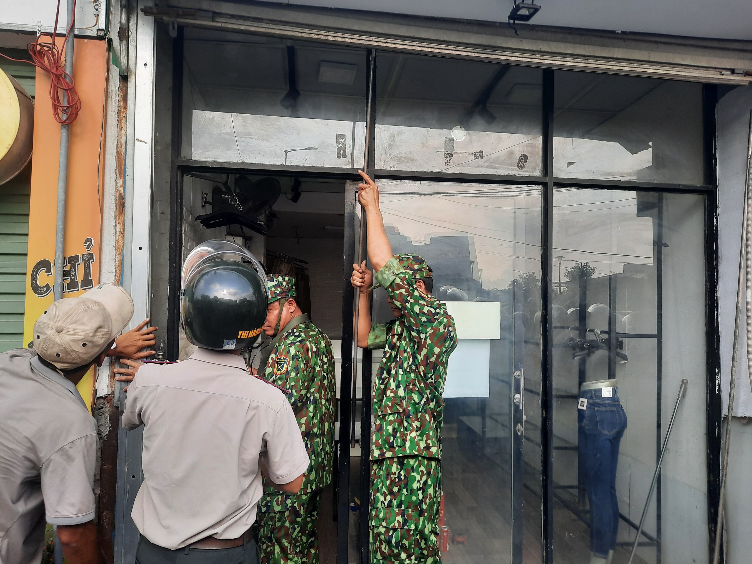 CHI CỤC THI HÀNH ÁN DÂN SỰ THÀNH PHỐ HUẾ CƯỠNG CHẾ THÀNH CÔNG VIỆC GIAO NHÀ CHO NGƯỜI ĐƯỢC THI HÀNH ÁN