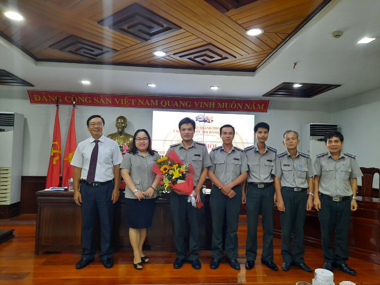 KHẮC GHI LỜI DẠY CỦA BÁC BẰNG HÀNH ĐỘNG CỤ THỂ