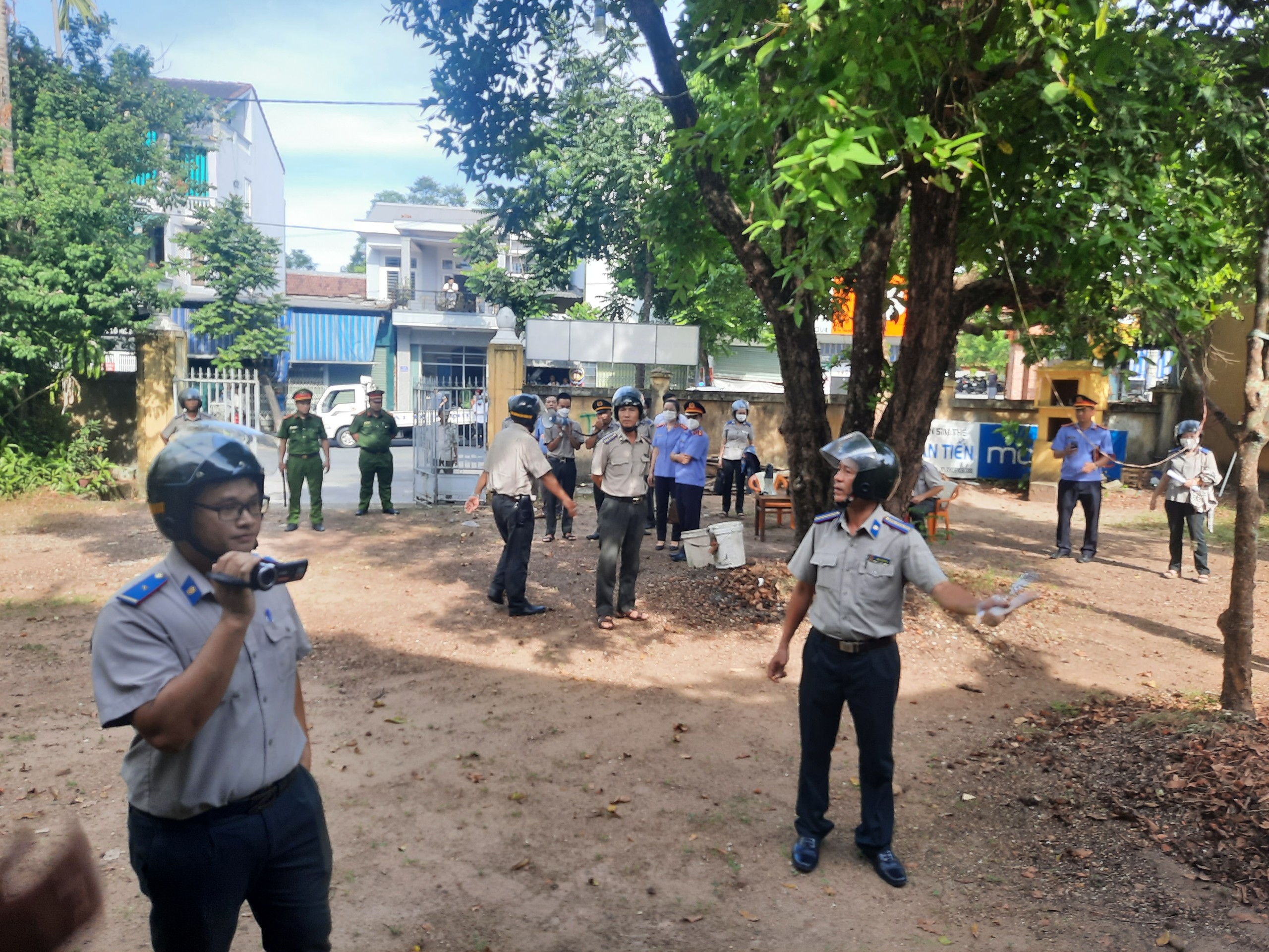 CHI CỤC THI HÀNH ÁN DÂN SỰ THÀNH PHỐ HUẾ GIAO TÀI SẢN THÀNH CÔNG CHO NGƯỜI MUA TRÚNG ĐẤU GIÁ