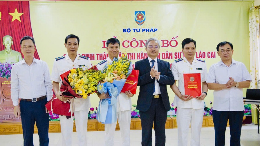 Công bố Quyết định thành lập Thi hành án dân sự tỉnh Lào Cai và trao các Quyết định về công tác cán bộ