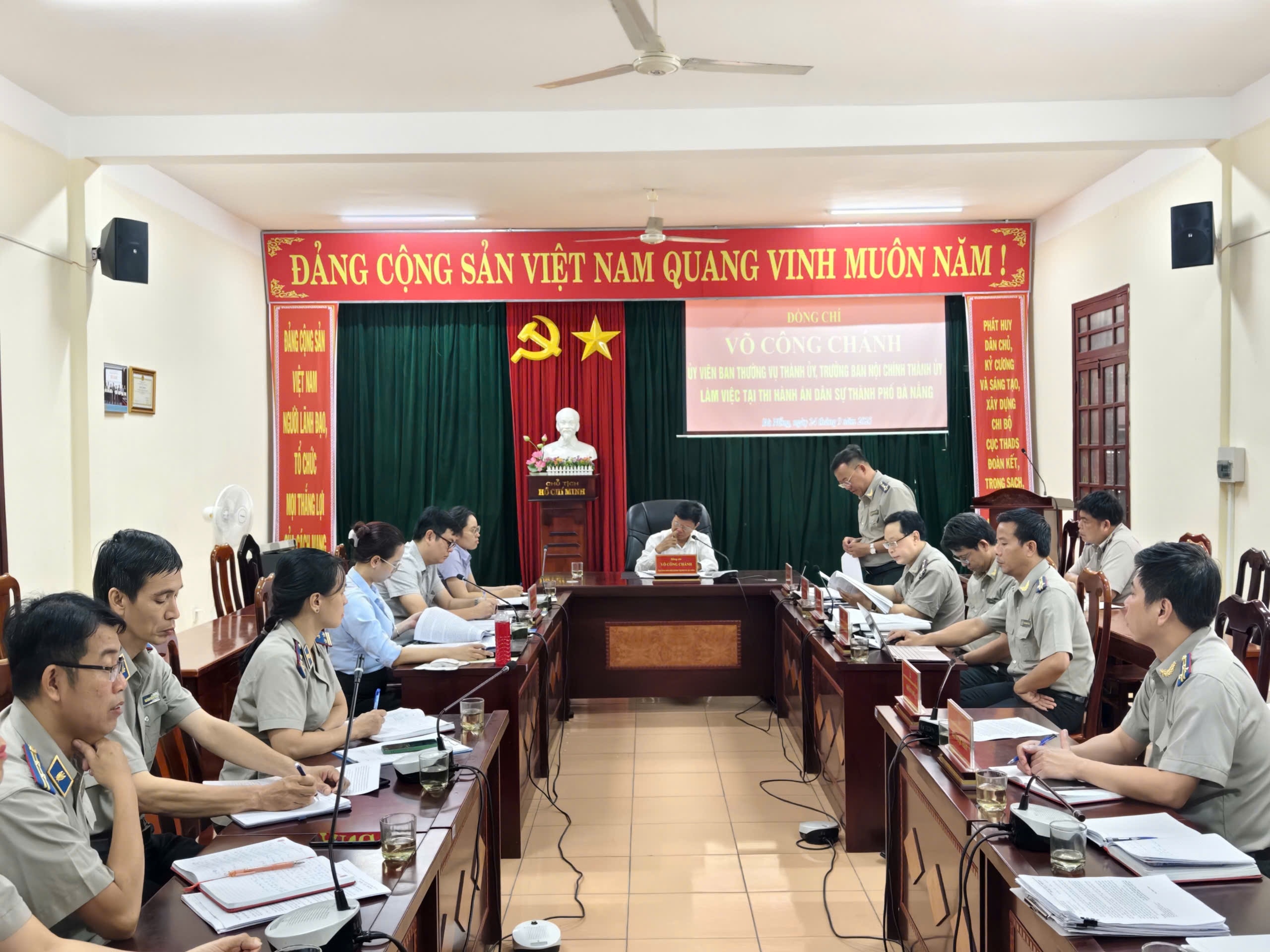 Trưởng Ban Nội chính Thành uỷ Đà Nẵng  làm việc với Thi hành án dân sự thành phố