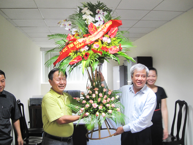 Quyền Tổng Cục trưởng Hoàng Sỹ Thành – Tổng Cục Thi hành án dân sự chúc mừng Viện Kiểm sát nhân dân tối cao nhân lễ kỷ niệm 25 năm thành lập ngành