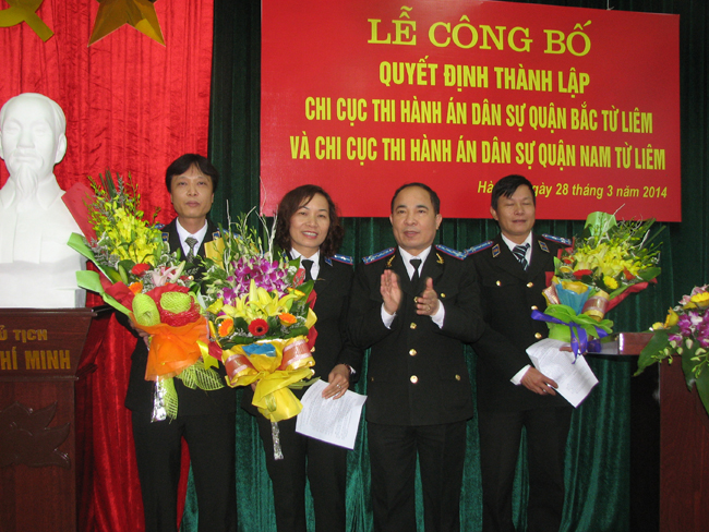 Công bố Quyết định thành lập Chi cục Thi hành án dân sự hai quận mới