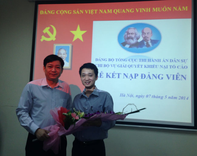 Chi bộ Vụ Giải quyết khiếu nại, tố cáo tổ chức Lễ kết nạp đảng viên