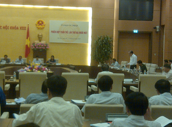 Bộ Tư pháp báo cáo kết quả công tác thi hành án năm 2015 tại Phiên họp toàn thể lần thứ hai mươi mốt của Ủy ban Tư pháp