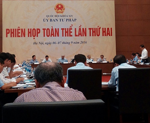 Bộ Tư pháp báo cáo kết quả công tác thi hành án năm 2016 tại Phiên họp toàn thể lần thứ hai của Ủy ban Tư pháp Quốc hội khóa 14