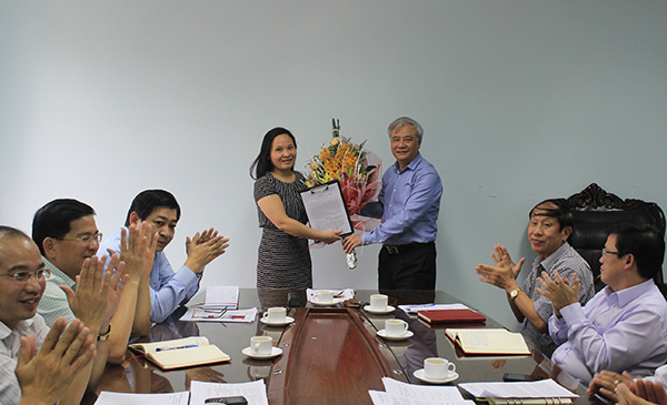 Tổng cục Thi hành án dân sự trao Quyết định bổ nhiệm Quyền Vụ trưởng Vụ Quản lý Thi hành án hành chính