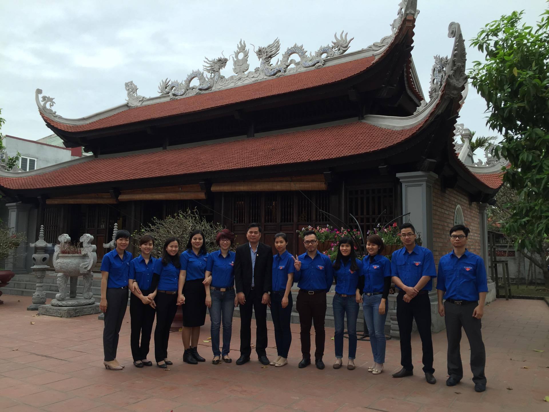 Chi đoàn thanh niên Cục Thi hành án dân sự thành phố hoạt động về nguồn nhân Tháng Thanh niên