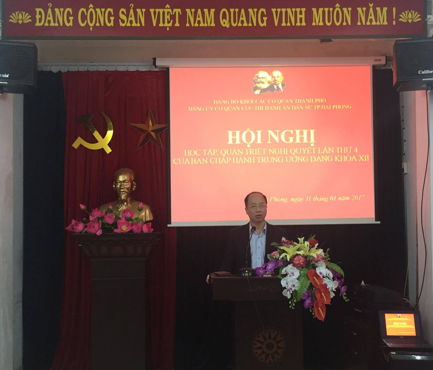 Hội nghị quán triệt các Nghị quyết của Hội nghị lần thứ tư Ban Chấp hành Trung ương và Nghị quyết của Thành ủy