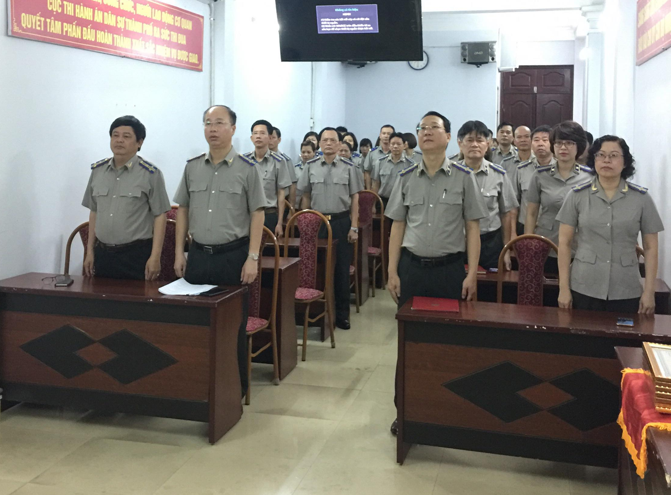 Cục Thi hành án dân sự thành phố Hải Phòng tổ chức chào cờ, hát quốc ca và sinh hoạt dưới cờ