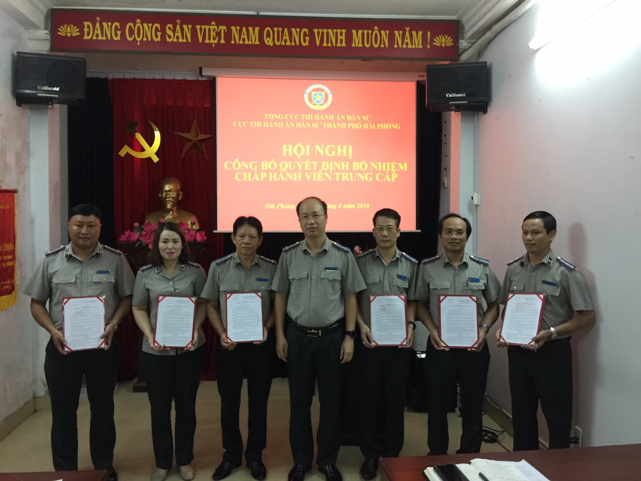 Cục Thi hành án dân sự thành phố tổ chức Hội nghị công bố các Quyết định bổ nhiệm Chấp hành viên trung cấp