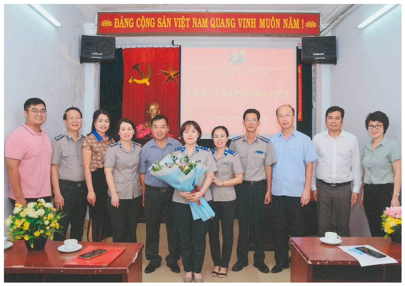 Lễ kết nạp Đảng viên mới tại Chi bộ Phòng Tổ chức cán bộ