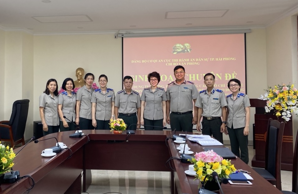 Chi bộ Văn phòng Cục Thi hành án dân sự thành phố tổ chức sinh hoạt chuyên đề