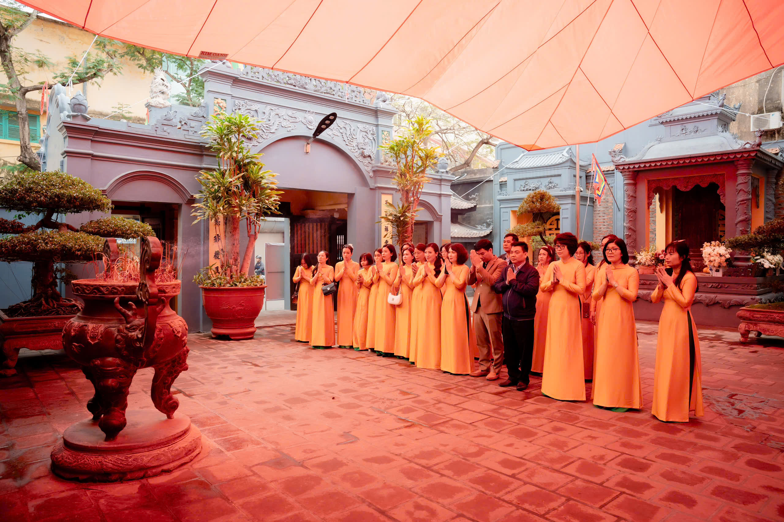 Cục Thi hành án  dân sự đã tổ chức tham quan và dâng hương tại Đền thờ nữ tướng Lê Chân nhân Kỷ niệm 115 năm Ngày Quốc tế phụ nữ (8/3/1910 - 8/3/2025), 1985 năm khởi nghĩa Hai Bà Trưng