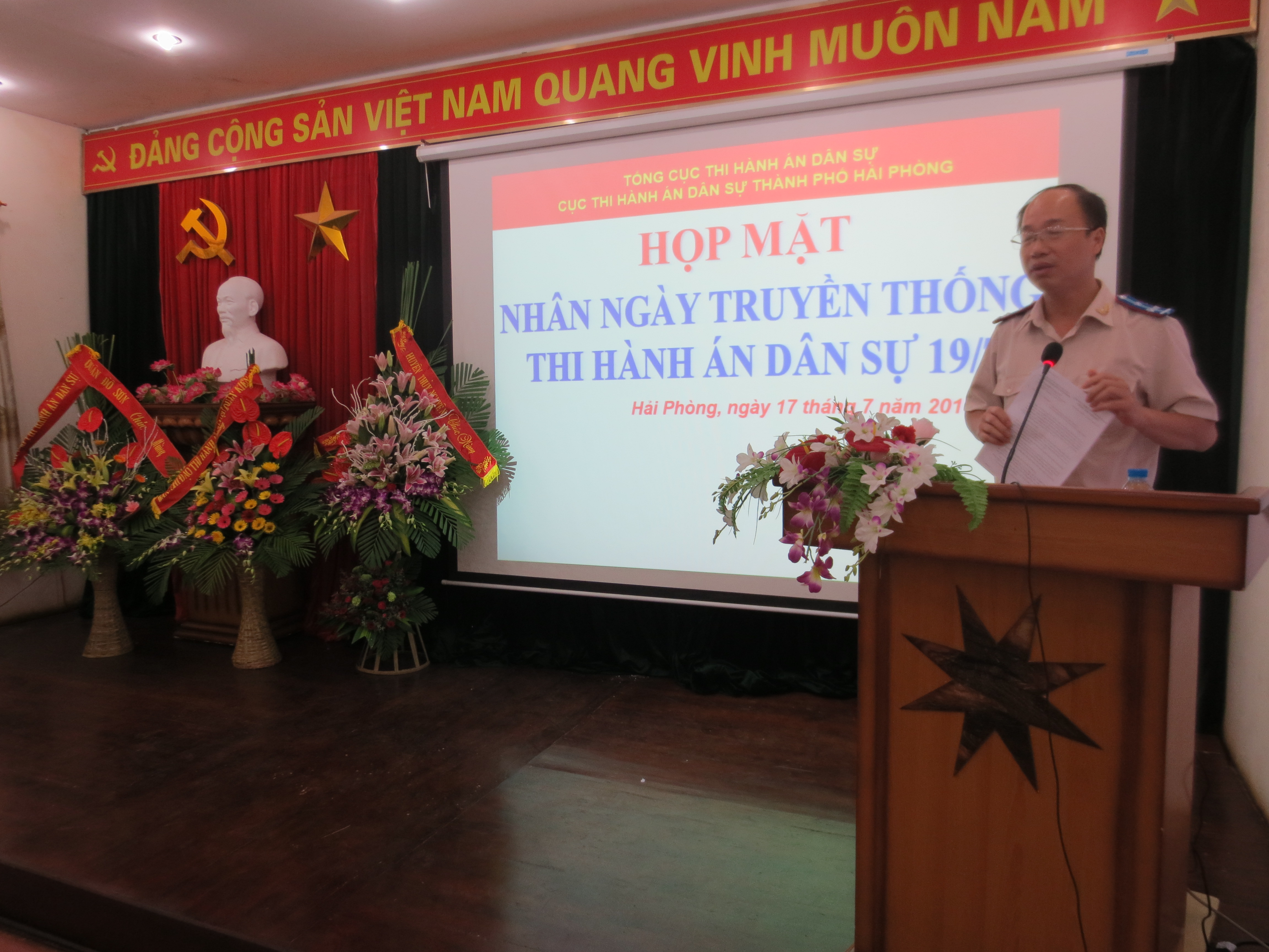 Cục Thi hành án dân sự thành phố tổ chức buổi họp mặt cán bộ, công chức nhân dịp kỷ niệm 69 năm Ngày truyền thống Thi hành án dân sự (19/7/1946 - 19/7/2015)