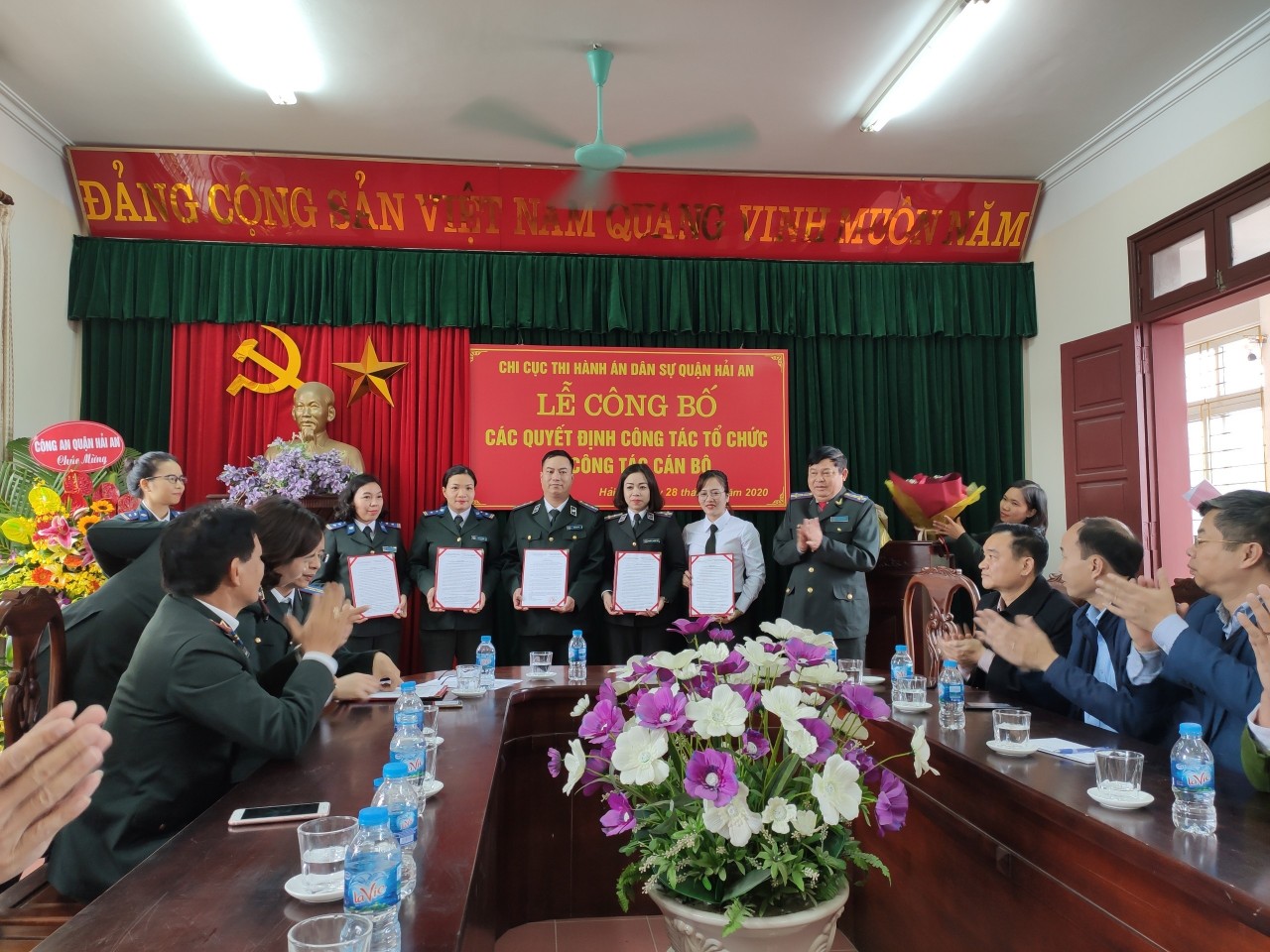 Công tác tổ chức cán bộ của Cục Thi hành án dân sự thành phố Hải Phòng tháng 12 năm 2020