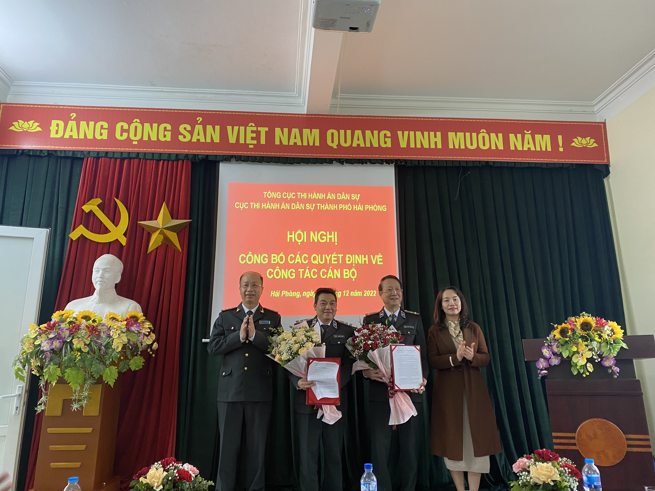 Cục Thi hành án dân sự thành phố thực hiện luân chuyển, điều động, bổ nhiệm, chuyển đổi vị trí công tác đối với một số công chức, công chức lãnh đạo năm 2023