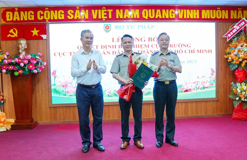 Bộ Tư pháp công bố và trao quyết định bổ nhiệm Cục trưởng Cục THADS Thành phố Hồ Chí Minh