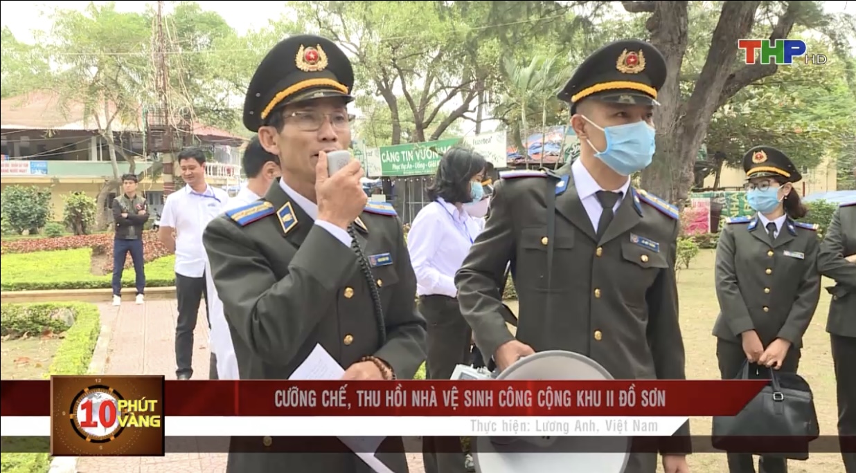 Chi cục THADS Q. Đồ Sơn thành phố Hải Phòng phối hợp cùng các cơ quan chức năng của quận Đồ Sơn và chính quyền phường Vạn Hương tổ chức cưỡng chế trả nhà vệ sinh công cộng tại Khu II Đồ Sơn cho UBND TP Hải Phòng quản lý, khai thác theo quy định.