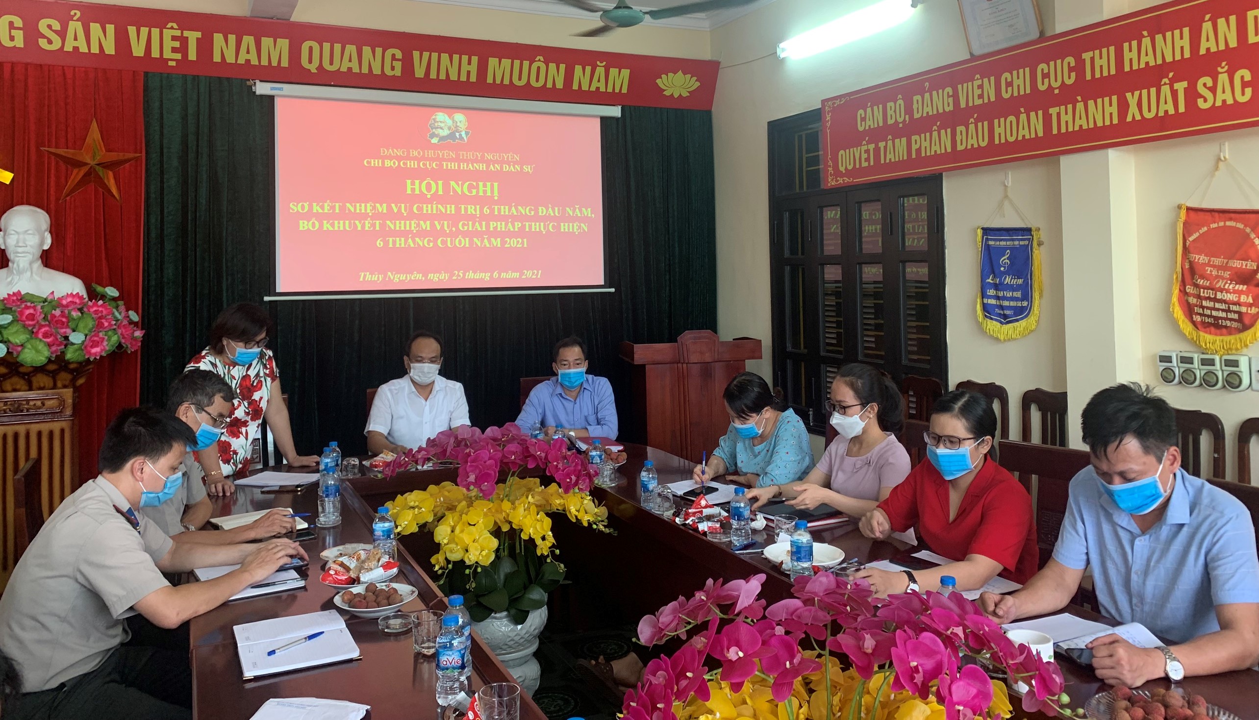 Chi bộ Chi cục Thi hành án dân sự huyện Thủy Nguyên tổ chức Hội nghị sơ kết đáng giá tình hình thực hiện nhiệm vụ 6 tháng đầu năm 2021.