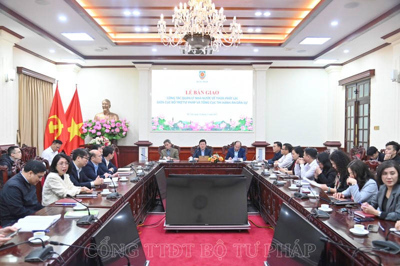 Bàn giao công tác quản lý nhà nước về thừa phát lại giữa Cục Bổ trợ tư pháp và Tổng cục Thi hành án dân sự