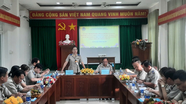 Phó Cục trưởng Cục Quản lý Thi hành án dân sự Trần Thị Phương Hoa kiểm tra, làm việc với Thi hành án dân sự thành phố Cần Thơ về kết quả thực hiện chỉ tiêu, nhiệm vụ 11 tháng năm 2025 và việc vận hành cơ quan THADS một cấp.