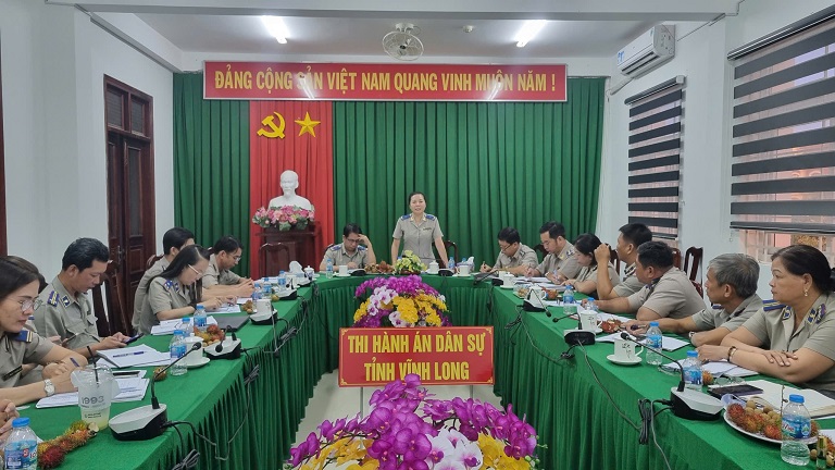 Phó Cục trưởng Cục Quản lý Thi hành án dân sự Trần Thị Phương Hoa kiểm tra, làm việc với Thi hành án dân sự tỉnh Vĩnh Long về kết quả thực hiện chỉ tiêu, nhiệm vụ 11 tháng năm 2025 và việc vận hành cơ quan THADS một cấp.