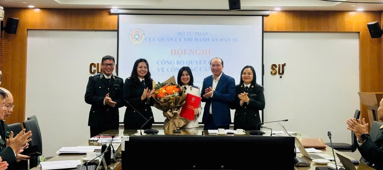 Công bố Quyết định công tác cán bộ tại Cục Quản lý Thi hành án dân sự, Bộ Tư pháp