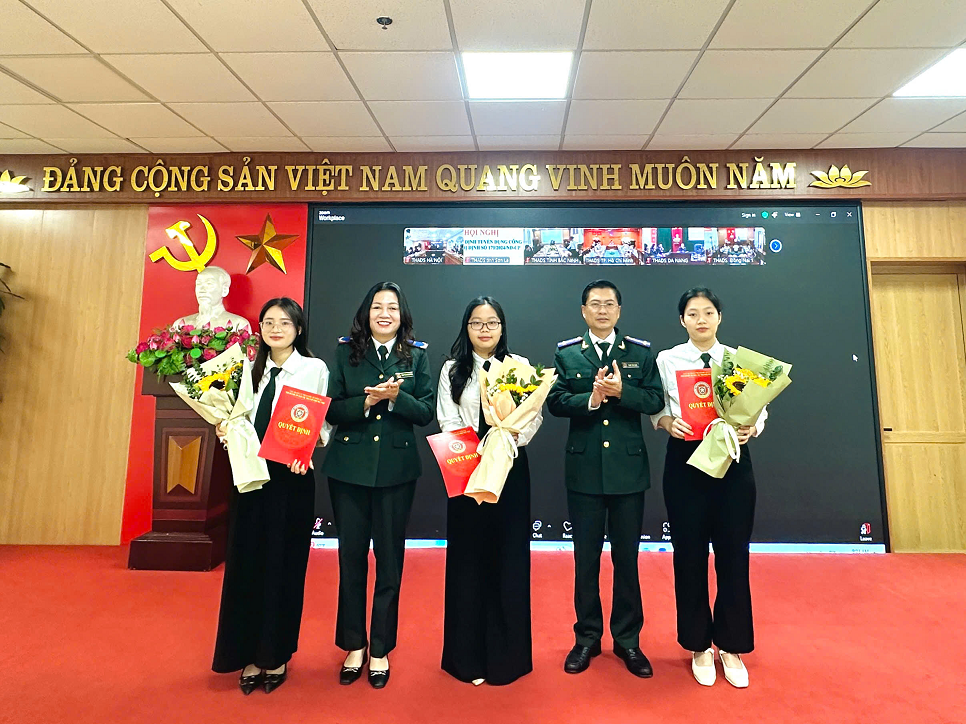 Cục Quản lý Thi hành án dân sự (THADS) tổ chức trao Quyết định tuyển dụng công chức năm 2026 theo Nghị định 179/2024/NĐ-CP về thu hút, trọng dụng nhân tài