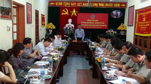 Bộ trưởng Bộ Tư pháp Lê Thành Long thăm và làm việc tại Cục Thi hành án dân sự tỉnh Hưng Yên