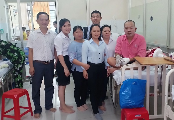 Ấm áp nghĩa tình đồng nghiệp