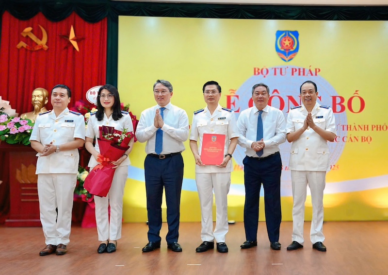 Công bố quyết định thành lập Thi hành án dân sự TP Hà Nội và trao quyết định bổ nhiệm cán bộ