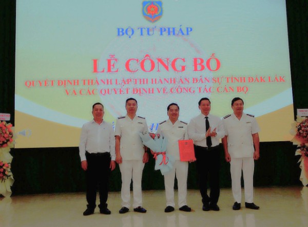 Công bố quyết định thành lập và kiện toàn bộ máy tổ chức Thi hành án dân sự Đắk Lắk