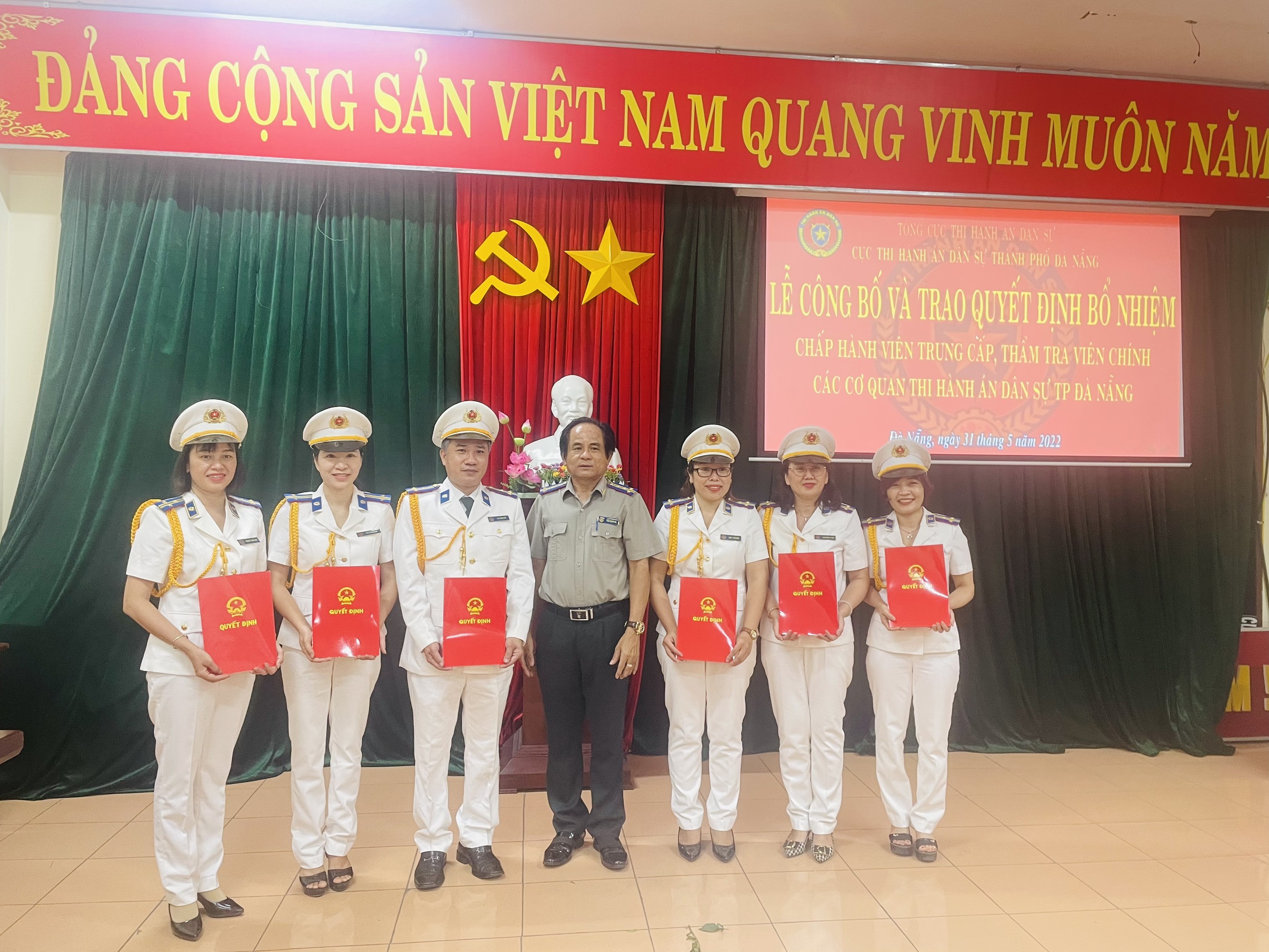 Lễ công bố và trao quyết định Chấp hành viên trung cấp, Thẩm tra viên chính