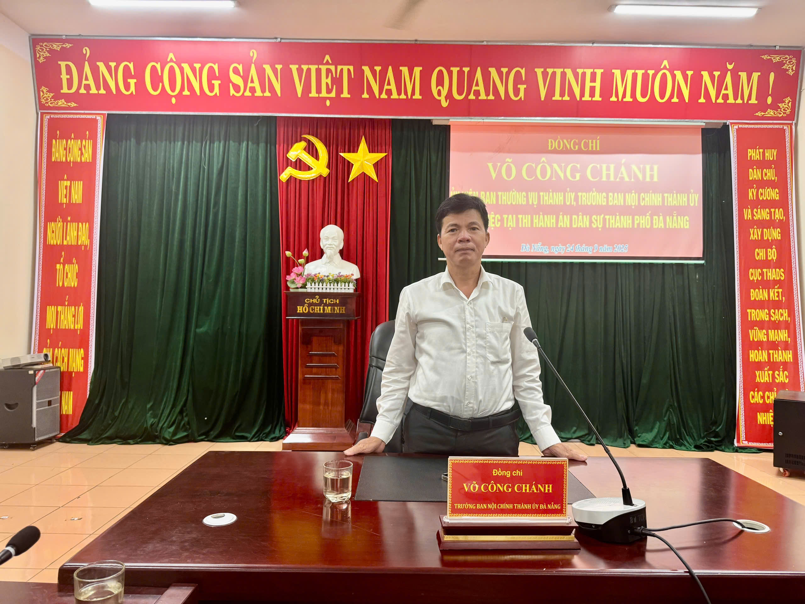 Trưởng Ban Nội chính Thành uỷ Đà Nẵng  làm việc với Thi hành án dân sự thành phố