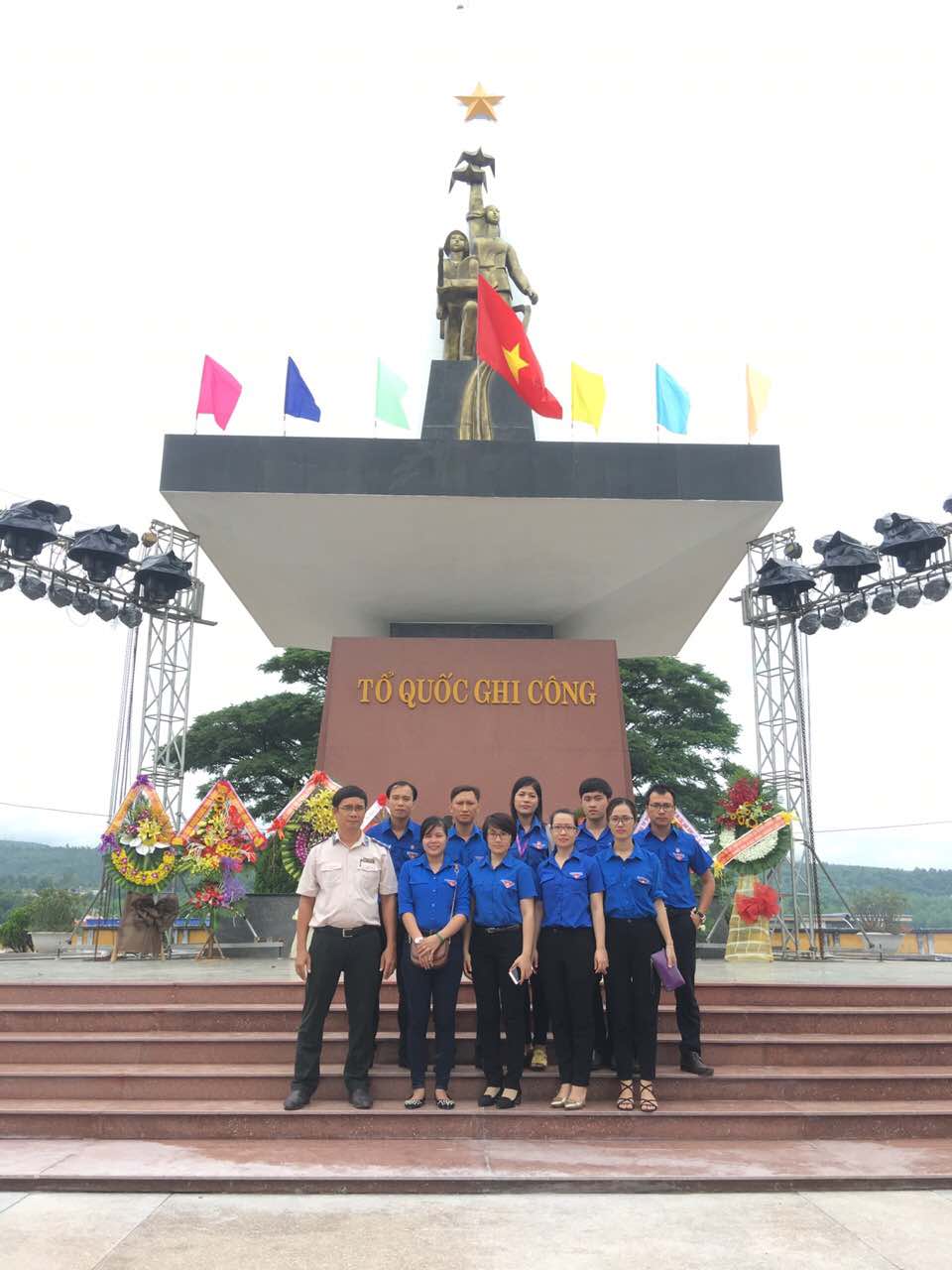 Dâng hoa, dâng hương nhân ngày Thương binh – Liệt sỹ 27/7/1947-27/7/2017