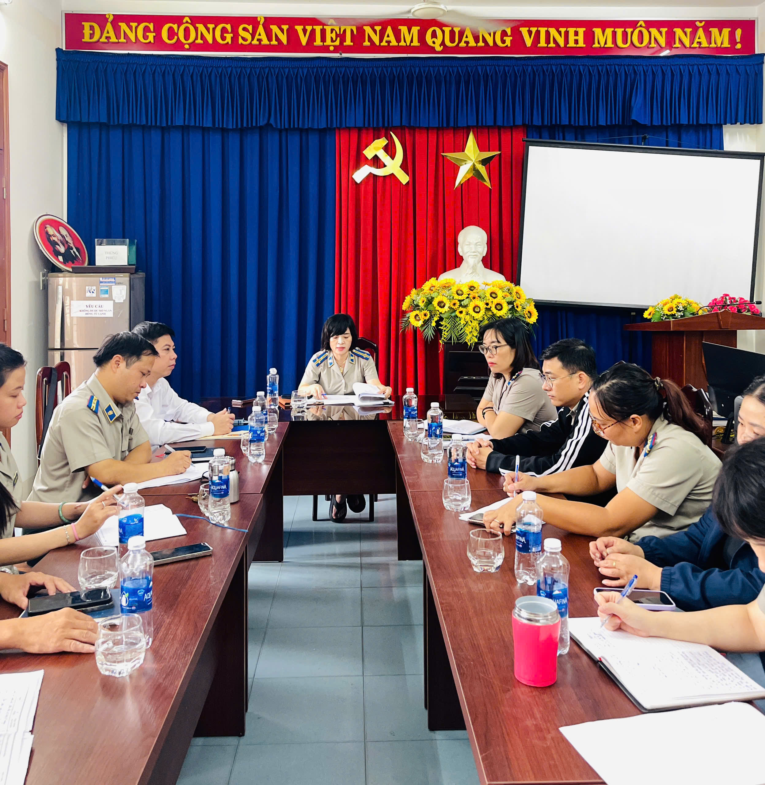 CHI BỘ PHÒNG THI HÀNH ÁN DÂN SỰ KHU VỰC 3- ĐÀ NẴNG TỔ CHỨC HỘI NGHỊ SINH HOẠT CHUYÊN ĐỀ QUÝ IV NĂM 2025