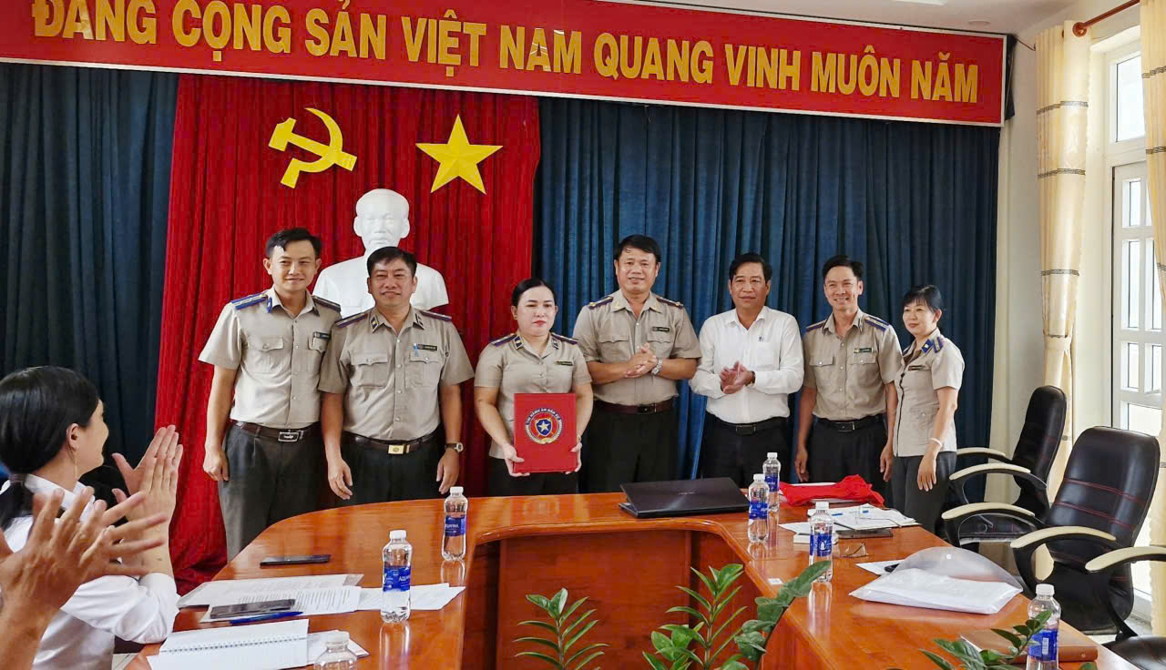 Công bố quyết định thành lập Chi bộ Phòng Thi hành án dân sự Khu vực 4