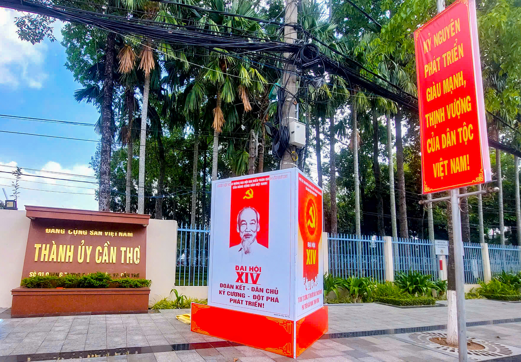 TP Cần Thơ rực rỡ cờ hoa chào mừng Đại hội đại biểu toàn quốc lần thứ XIV của Đảng