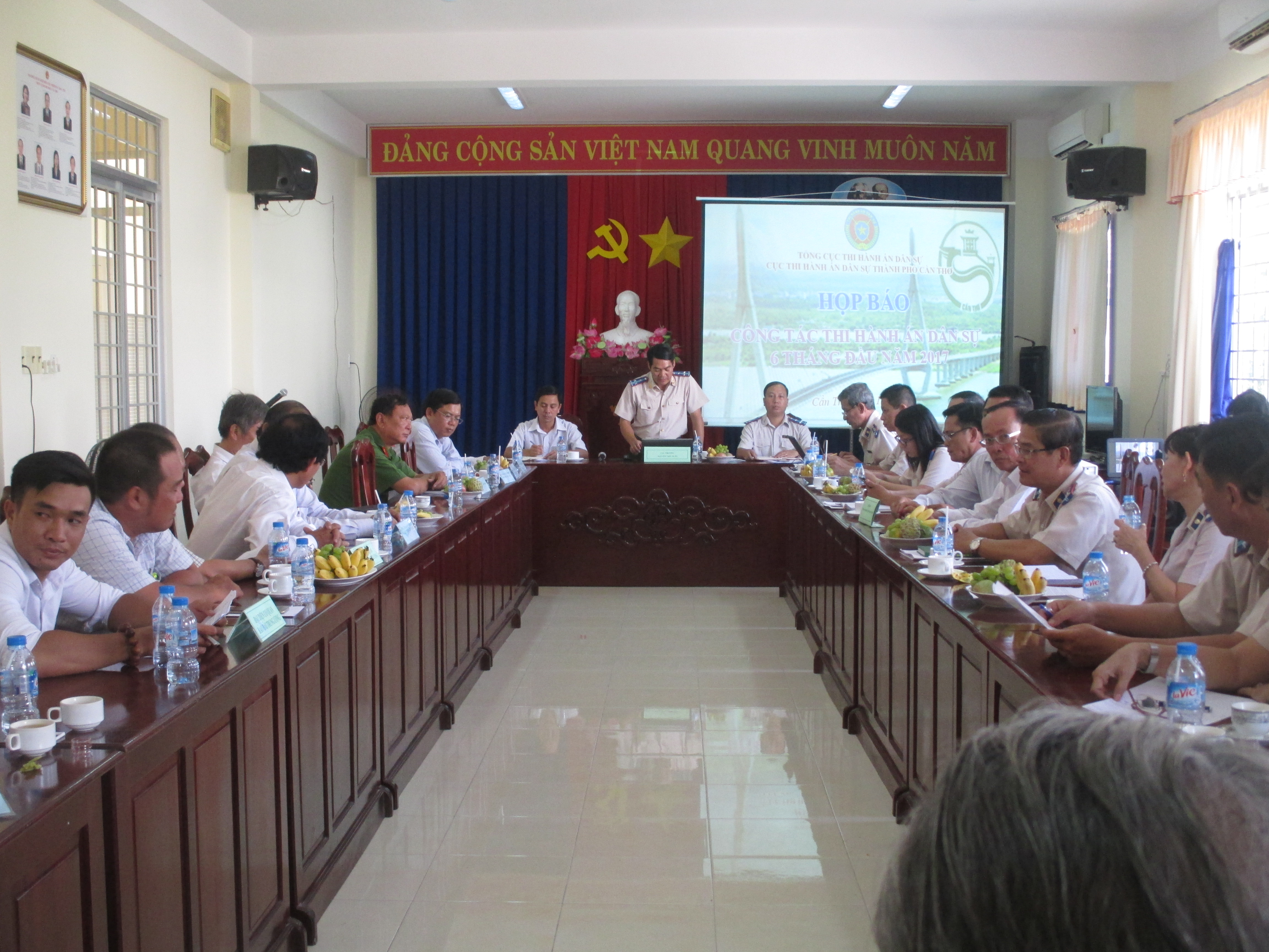 Cục Thi hành án dân sự thành phố tổ chức họp mặt nữ công chức nhân ngày Quốc tế phụ nữ 8/3