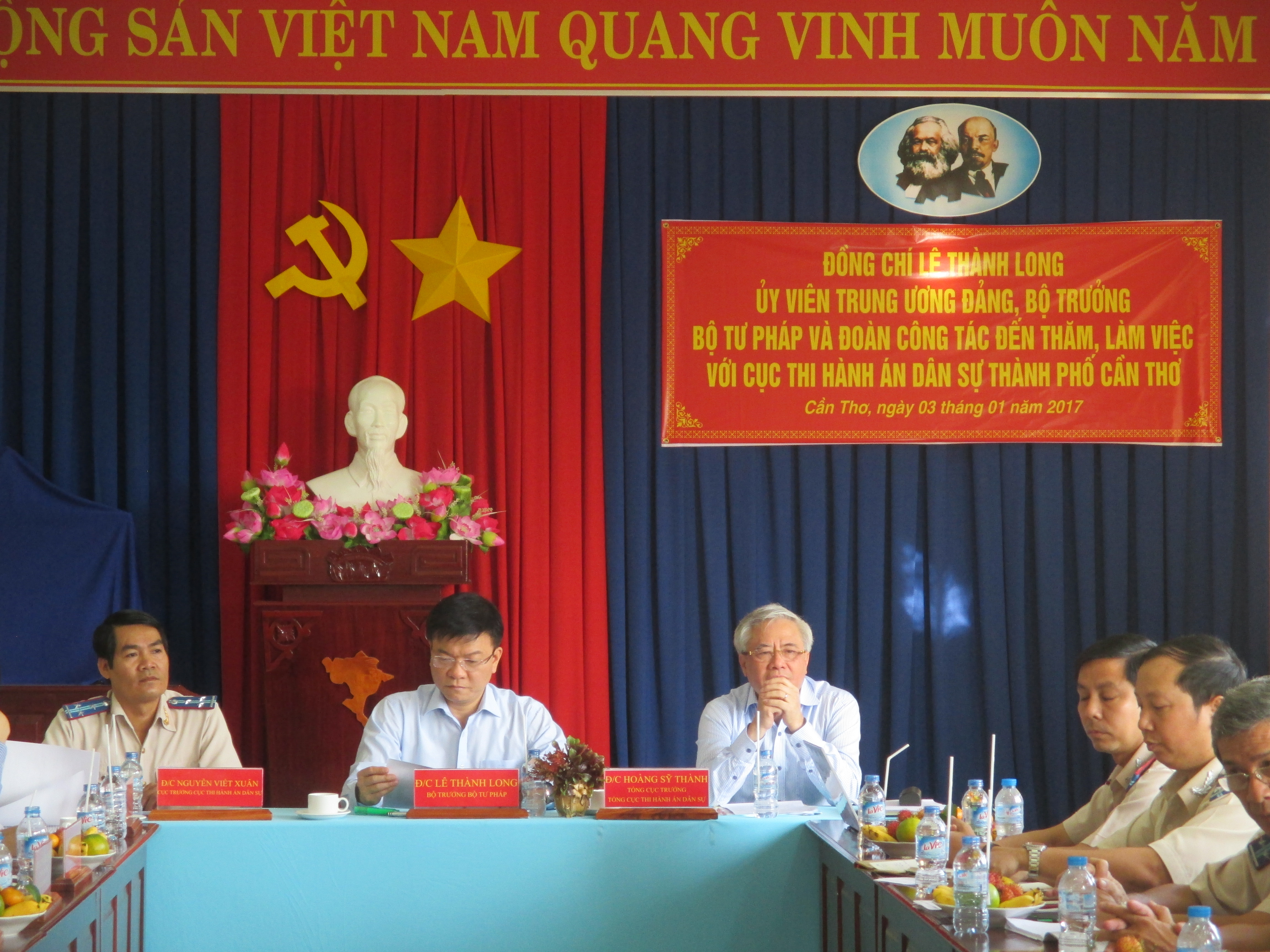 Bộ trưởng Bộ Tư pháp cùng Đoàn công tác của Bộ đến thăm và làm việc với Cục Thi hành án dân sự thành phố Cần Thơ